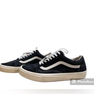 EUC Vans Classic Old Skool size men’s 7/ women’s 8.5